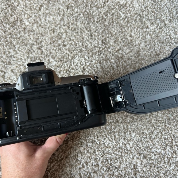 Nikon Film Camera w/ Sigma 70-300mm f4-5.6 dl macro super lens lot - Picture 7 of 9